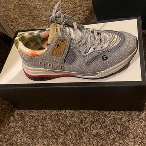 Authentic Gucci sneaker 37.5 (7.5) women